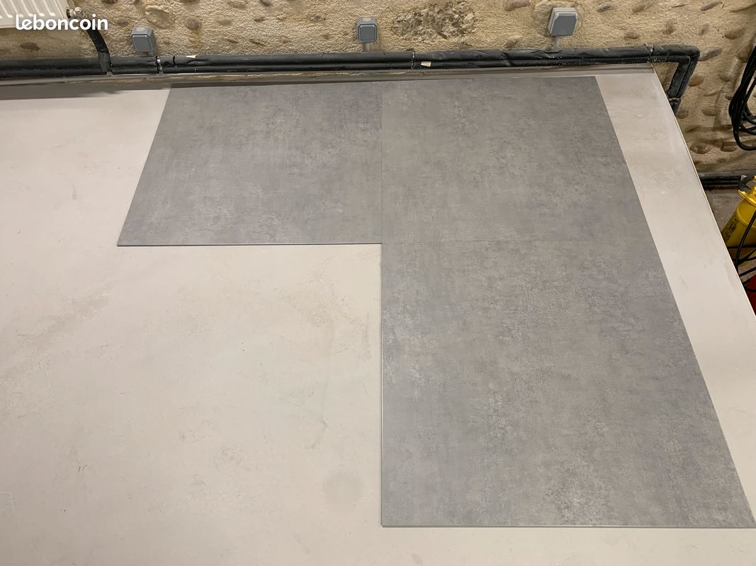 Grande dalles neuves PVC imitation béton ciré 22 m2 (image 1)