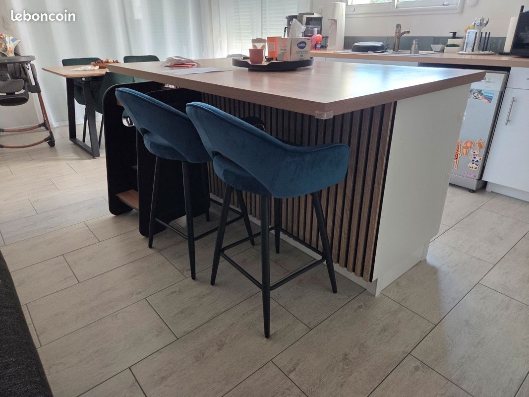 Îlot centrale de cuisine + 2 tabourets (image 1)