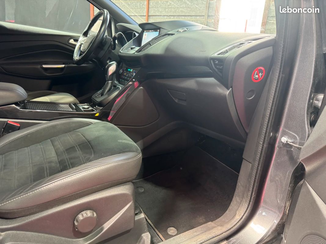FORD KUGA 2.0 TDCi 180cv 4x4 Powershift ST-Line / CarPlay / Hayon Électrique / Caméra de Recul (image 48)