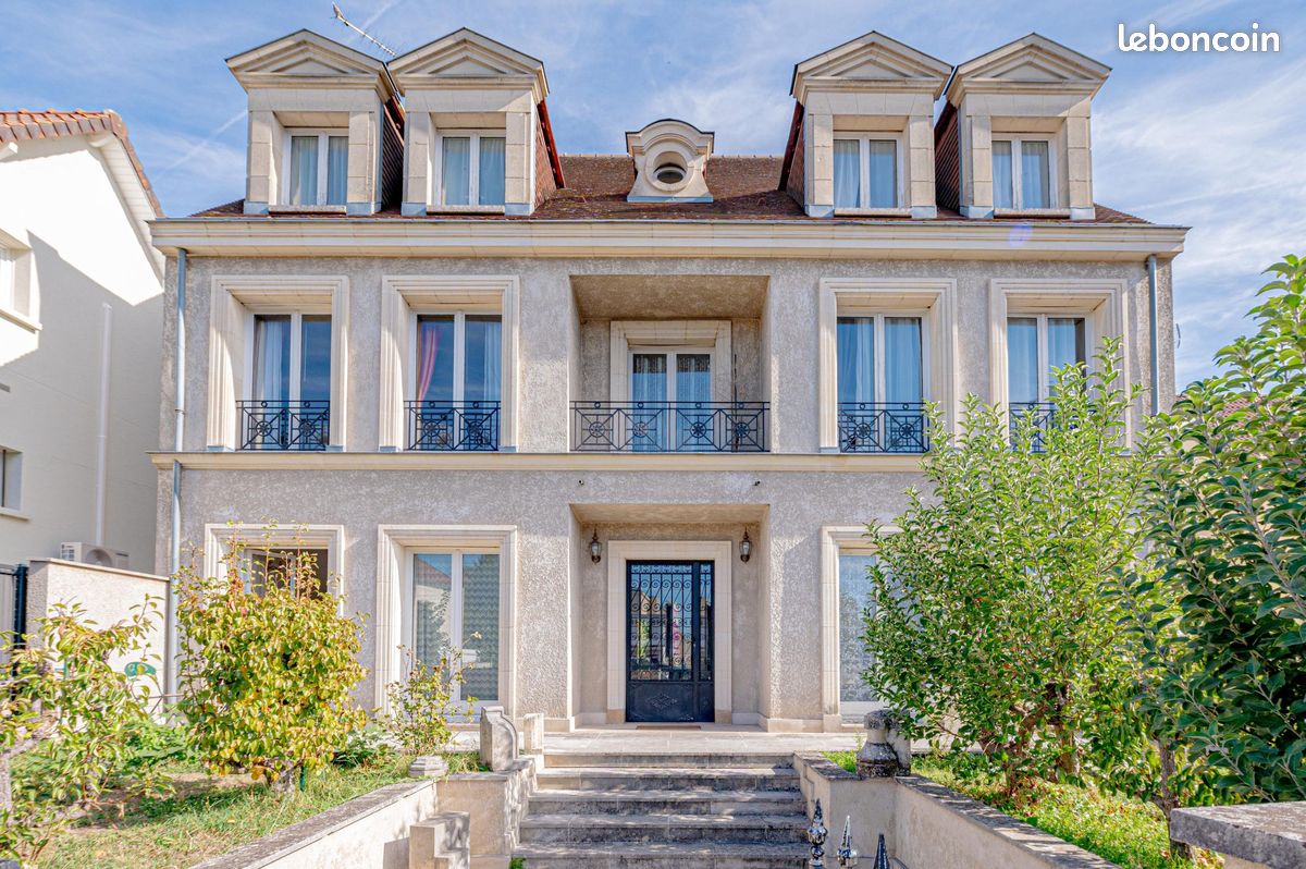 Maison 11 pièces 320 m² · à Brou-sur-Chantereine · 320 m² · 895 000 €