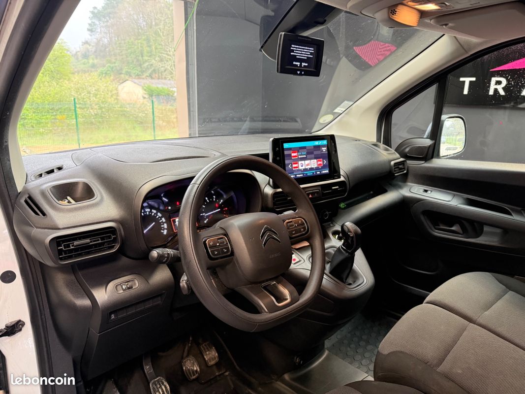 CITROEN BERLINGO Taille M BlueHDi 100 BVM Shine / ENTRETIEN COMPLET (image 22)