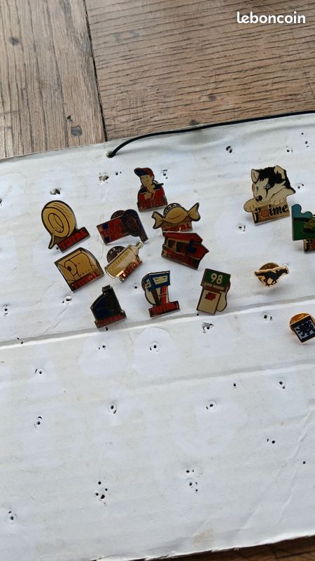 Lot de Pin's (image 12)