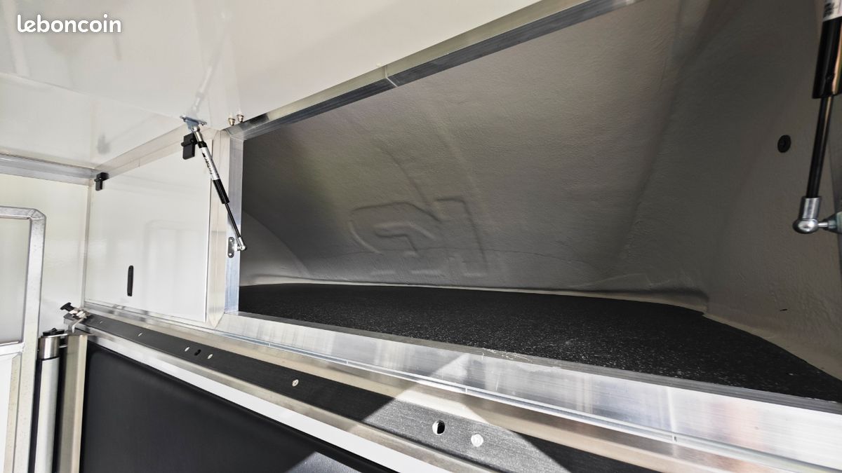 Camion chevaux Krismar NEUF – sécurité & confort – dispo immédiate Vendée (image 9)
