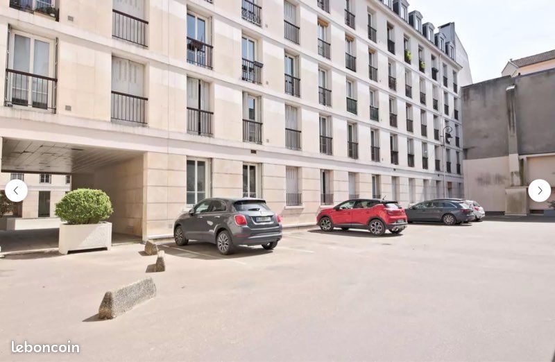Place de parking sécurisée - Versailles Château / Notre-Dame / Place Hoche · 120 €/mois