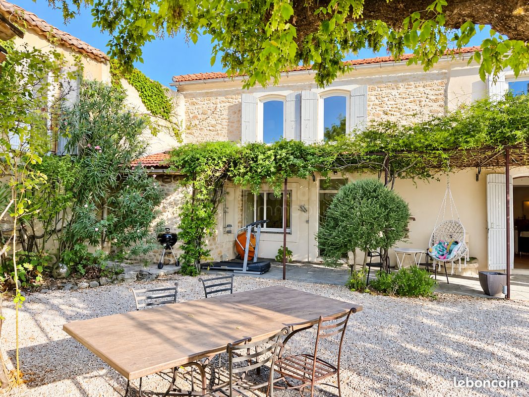 Maison 10 pièces 270 m² · à Camaret-sur-Aigues · 270 m² · 649 000 €