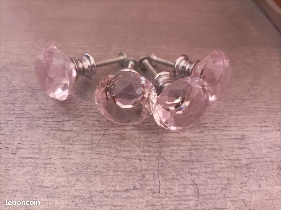 Boutons de meubles verre rose (image 1)