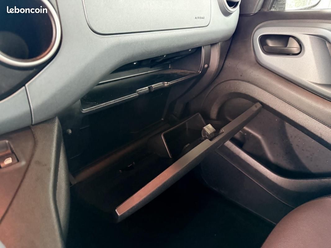 Peugeot Partner Tepee 1.6 HDI 92ch Family Gris (image 29)