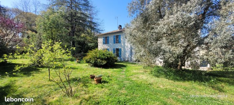 Maison 8 pièces 218 m²
