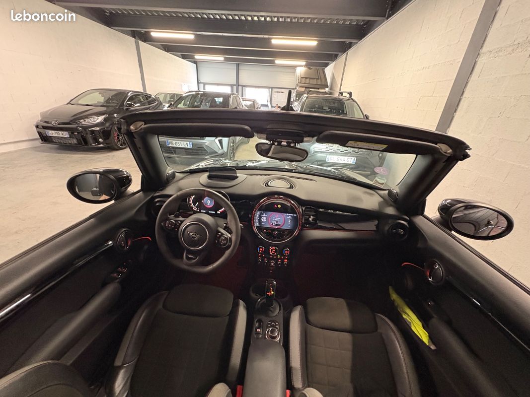 MINI Mini 3-pt. JCW 231cv CABRIOLET - BV SPORT AVEC PALETTES/SIÈGES CHAUFFANTS/HARMAN KARDON/APPLE CARPLAY (image 2)