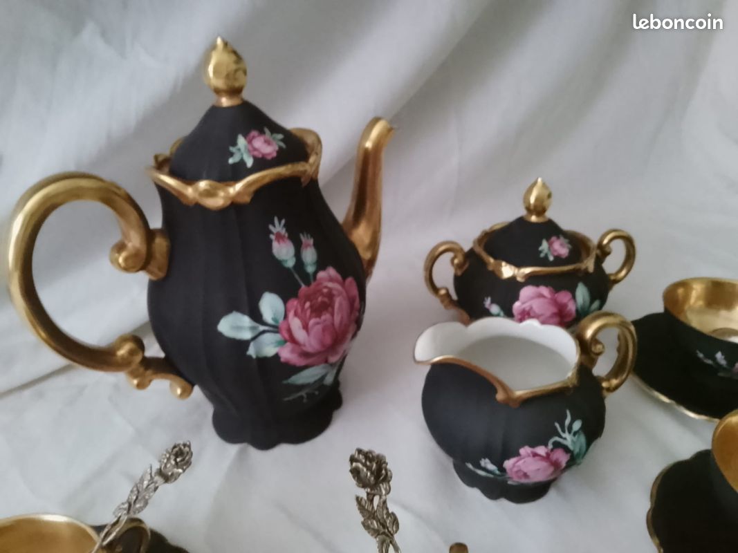 Ancienne Porcelaine Fine de Bavière, Noir et Doré, Motifs Floraux (image 2)