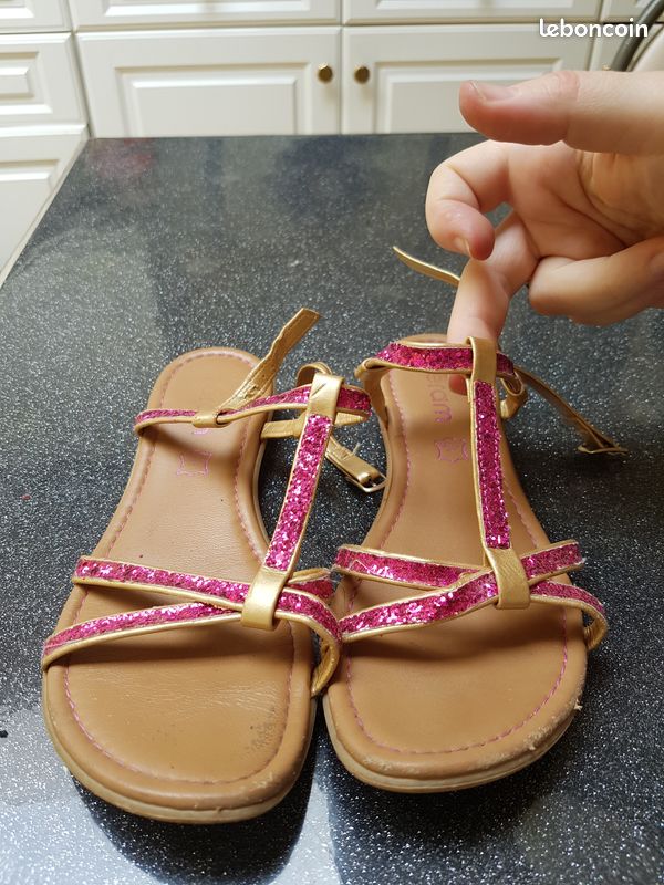 Chaussure sandale fille brillante très jolie (image 2)