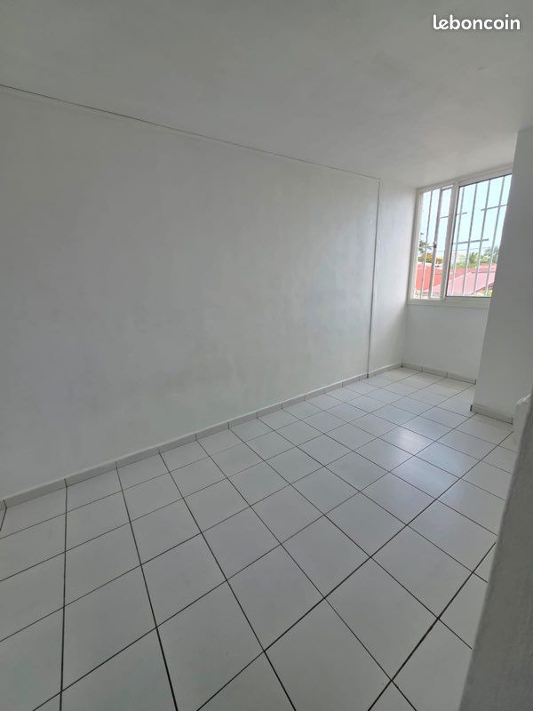 Appartement 3 pièces 50 m² · à Les Abymes · 50 m² · 700 €