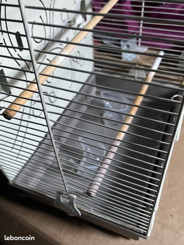 Cage oiseaux grise en métal et fond plastique (image 3)