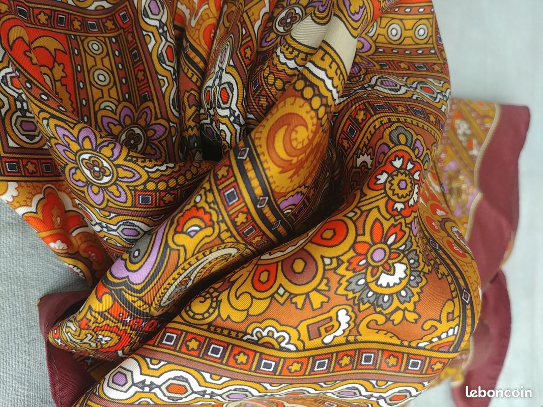 Foulard carré russe en soie 100% (image 2)