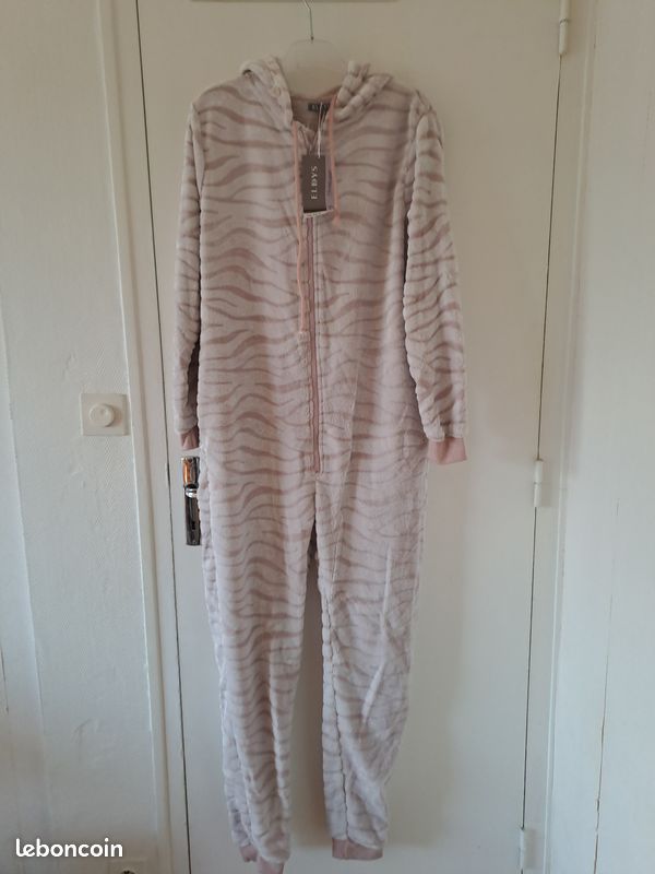 Pyjama- combinaison un en taille L et un en XL tout neuf (image 4)