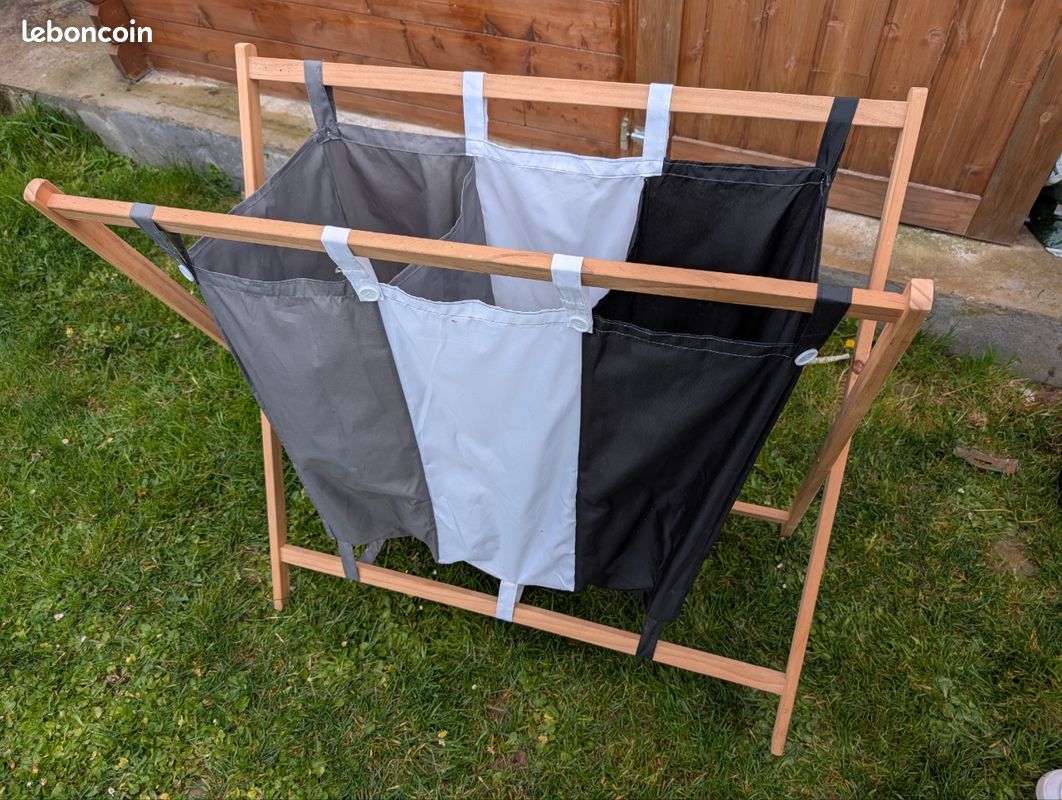 Banette a linge pliable avec trieur de couleur (image 1)