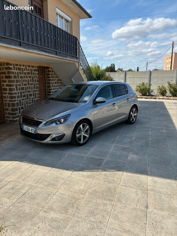 Peugeot 308 -Finition Allure -Grise -2017 -Suivie depuis la mise en circulation (image 1)