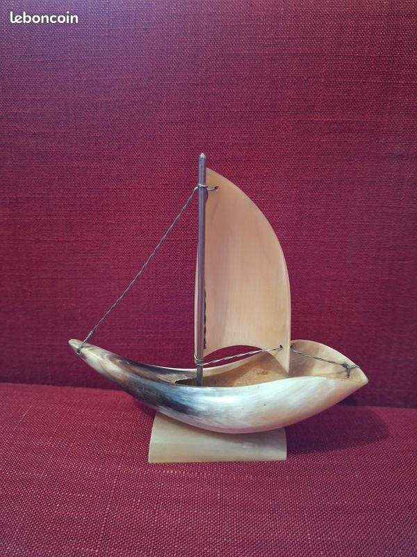 Voilier miniature en corne véritable sculptée - Objet d'art vintage (image 4)