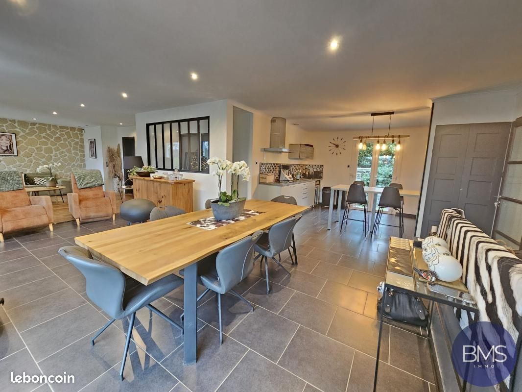 Maison 6 pièces 205 m² · à Bersée · 205 m² · 445 000 €