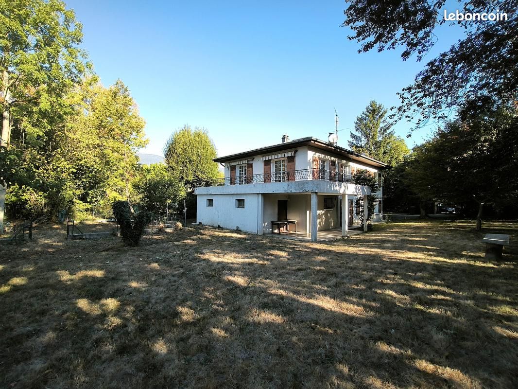 Maison 8 pièces 201 m² · à Saint-Genis-Pouilly · 201 m² · 770 000 €
