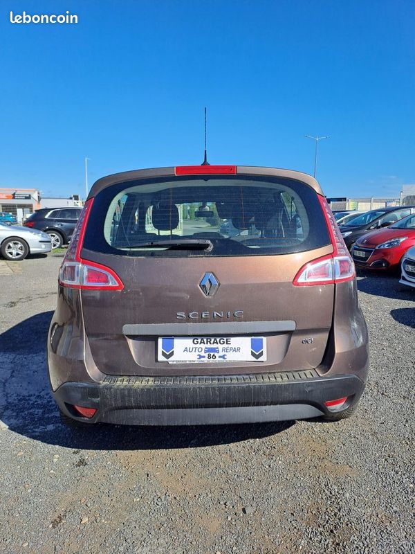Renault megane scenic 1.5 dci 110ch fap bose 2012 (image 5)