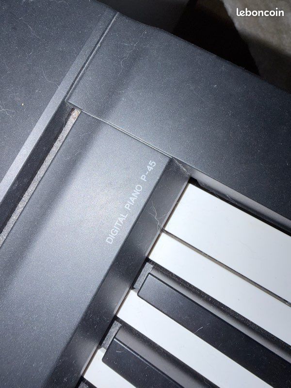 Piano numérique Yamaha P-45 + support + pédale + câble – excellent état – Marseille (image 5)