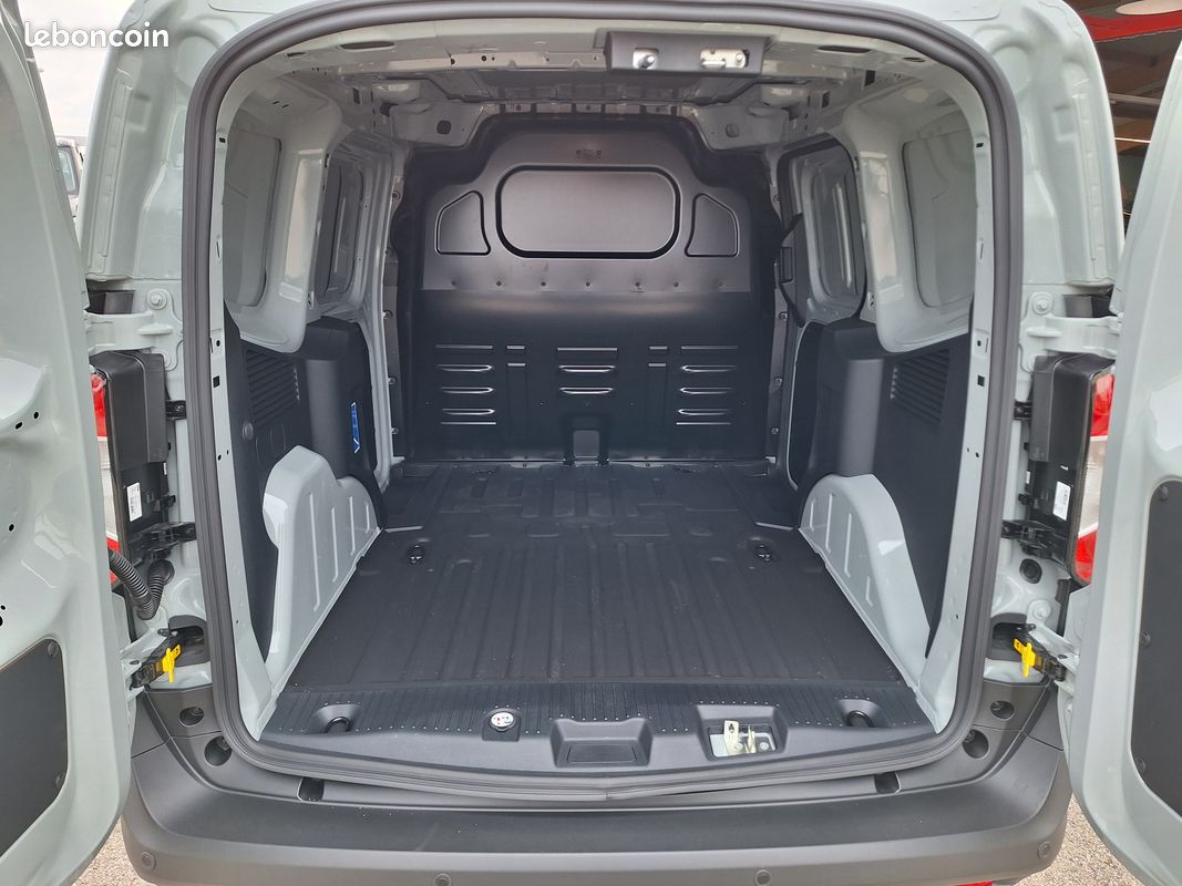 Ford Transit Courier Fourgon Trend 1.5 Ecoblue diesel 100ch 19990 HT (image 3)