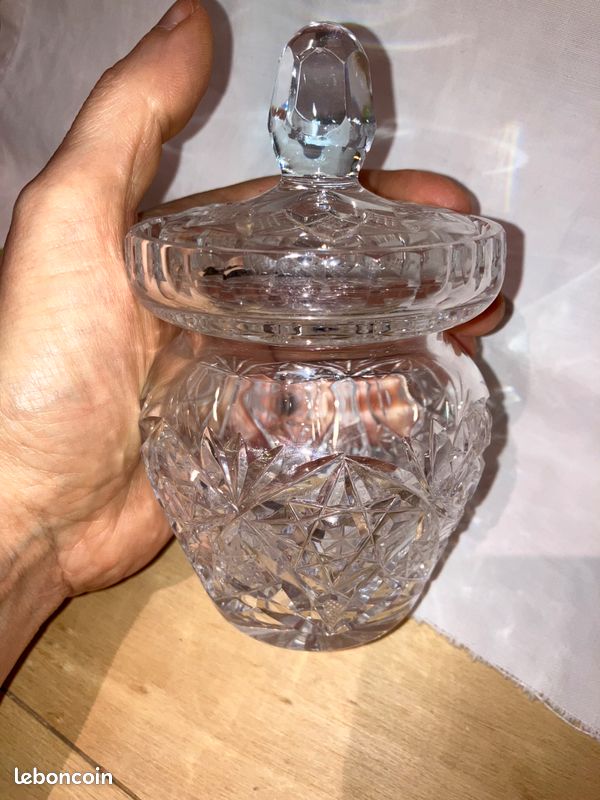 Petite bonbonnière cristal taillé. Prix négociable (image 6)