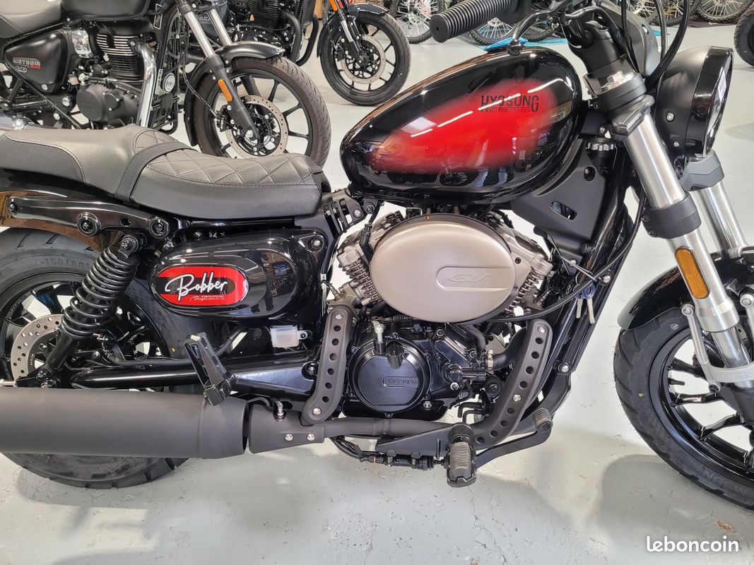 HYOSUNG 125 BOBBER GV125 S-EVO Black Red DESTOCKAGE Motos