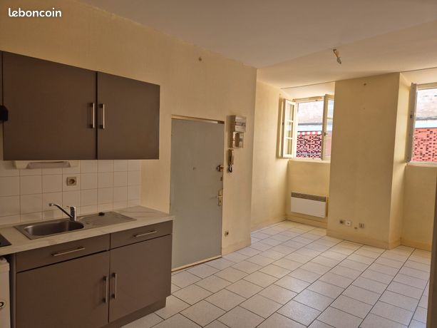Appartement T1, rez de chaussée, proche place Minage