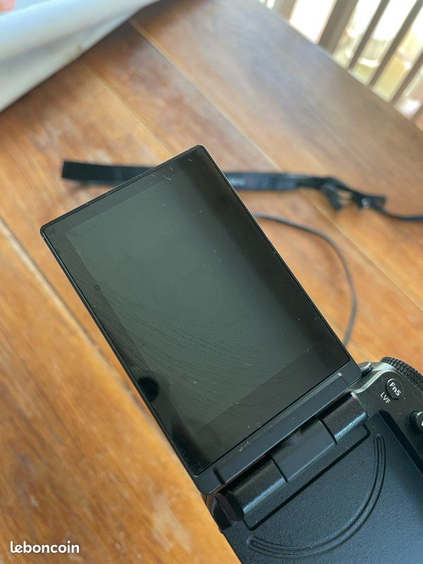 Appareil photo vidéo Panasonic Lumix G7 – Hybride 4K 16MP + objectif (image 9)