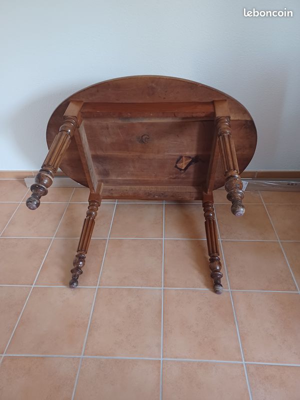Table en bois (image 2)