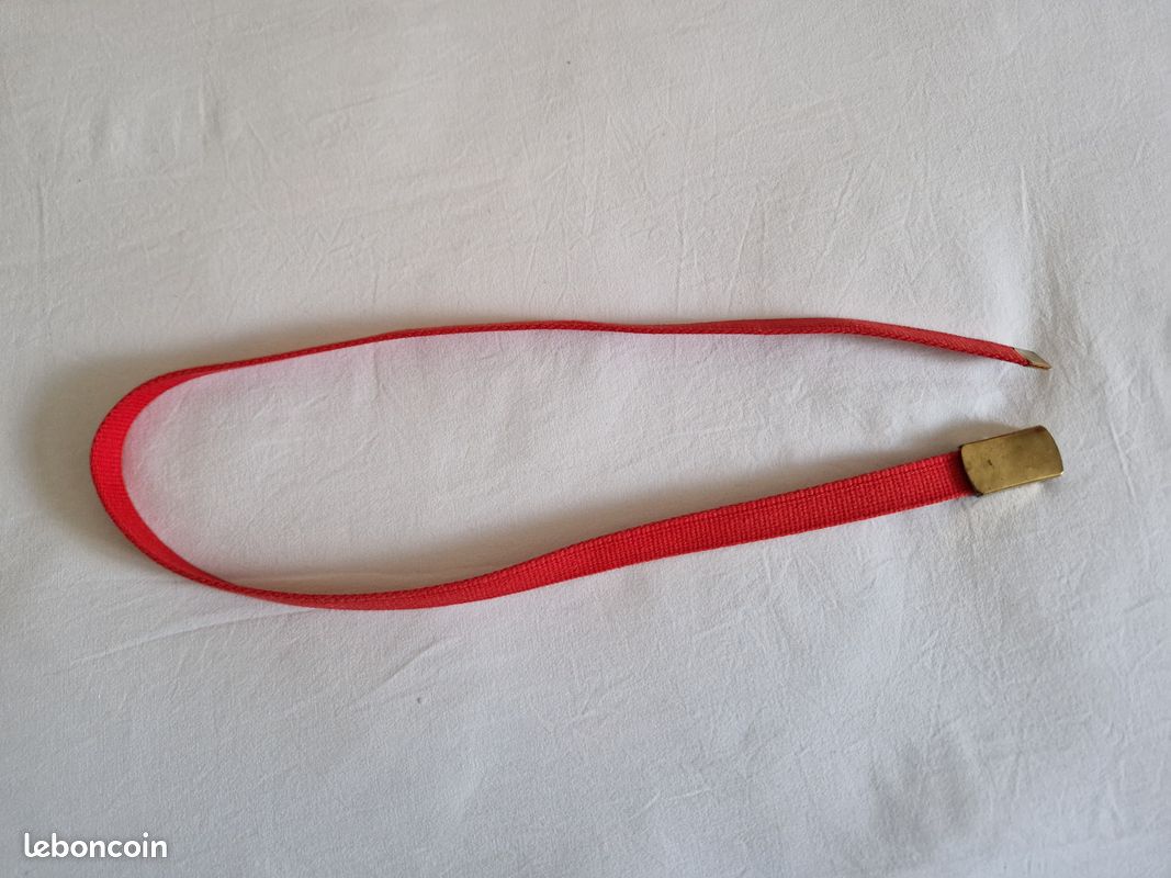 Ceinture rouge en tissu (image 1)