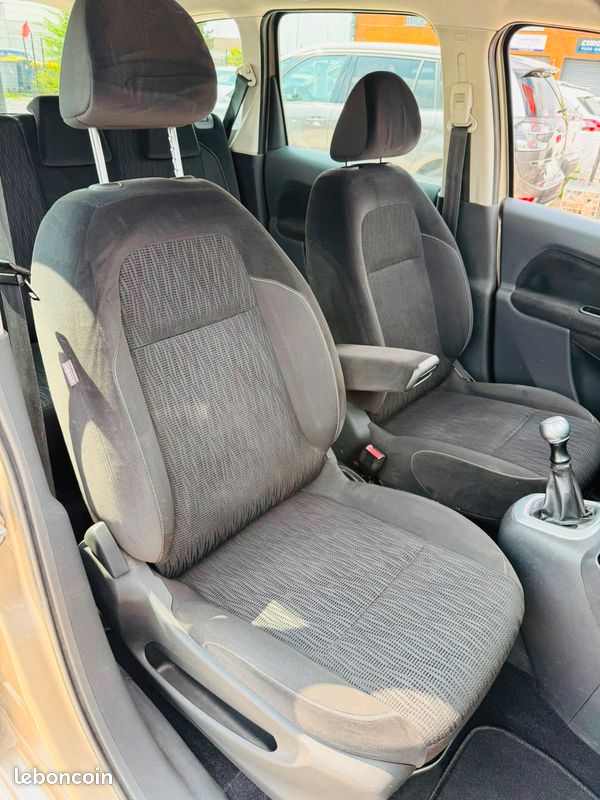 CITROEN C3 Picasso 1.6 HDi90 Confort (image 13)