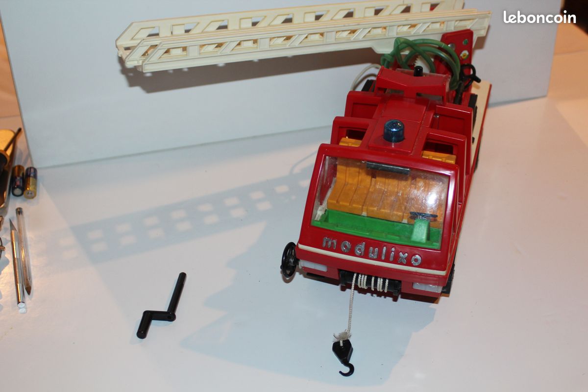 VULLI CAMION POMPIERS Pin Pon + 3 Personnages Vintage 1976 Tres Rare Import Usa EUR 29,99 - FR