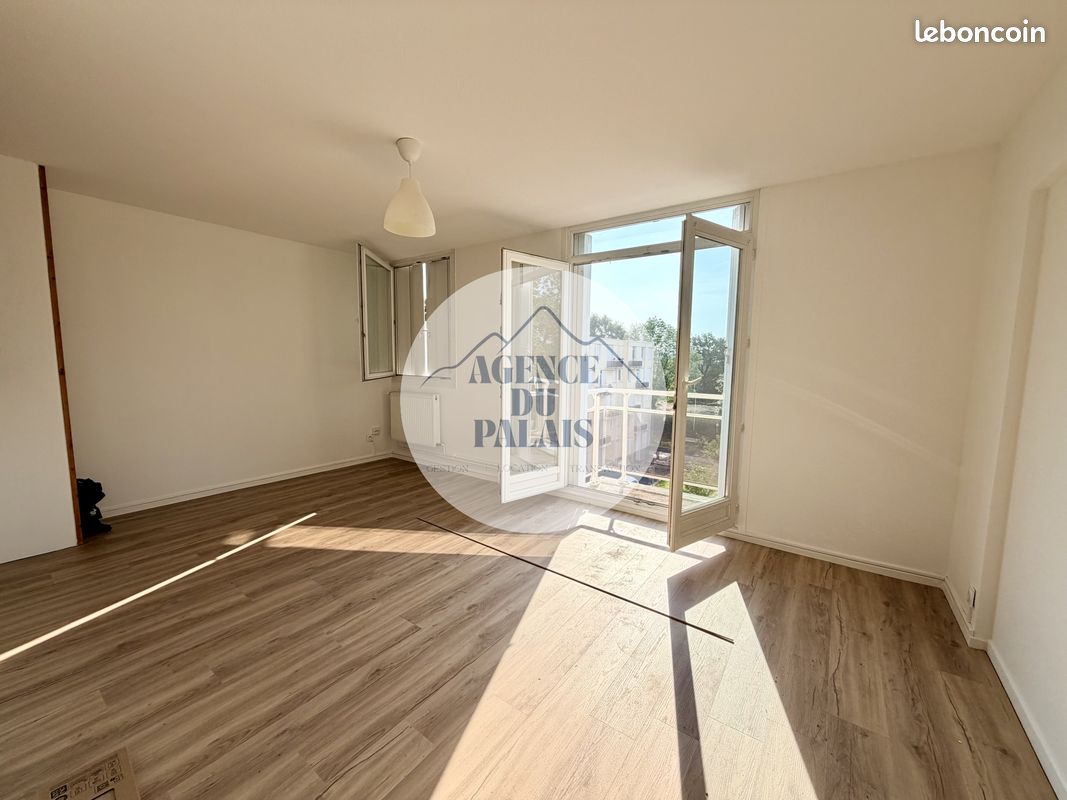 Appartement 5 pièces 91 m² · à Pau · 91 m² · 875 €