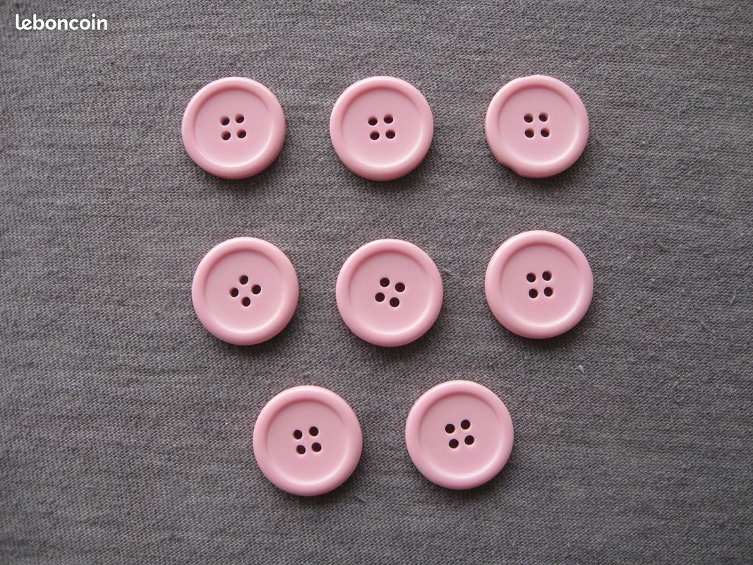 Mercerie 8 gros boutons rose Neuf (image 1)