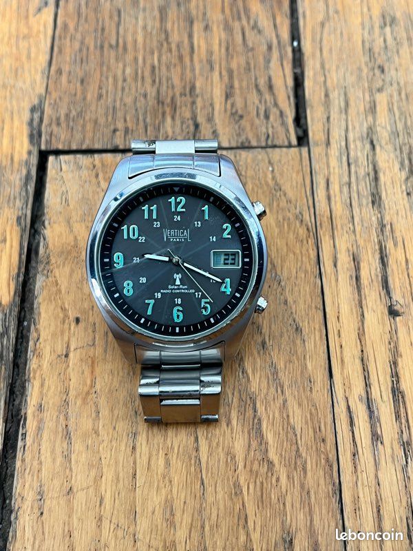 Montre à quartz solaire radio contrôlée Vertical Paris (image 3)