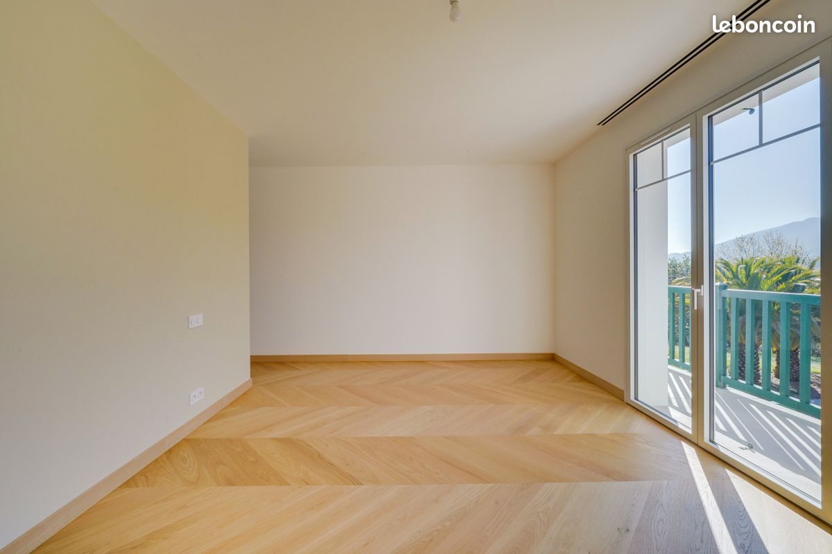 Propriété 9 pièces 330 m² (image 12)