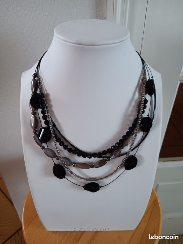 Collier fantaisie noir (image 2)