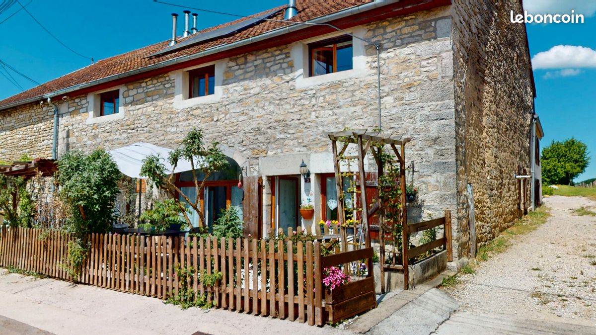 Maison 9 pièces 215 m² · à Le Val · 215 m² · 280 000 €