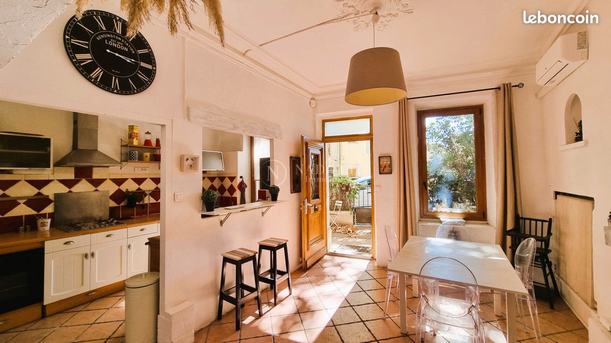 Maison 5 pièces 104 m² · à Châteauneuf-de-Gadagne · 104 m² · 335 000 €