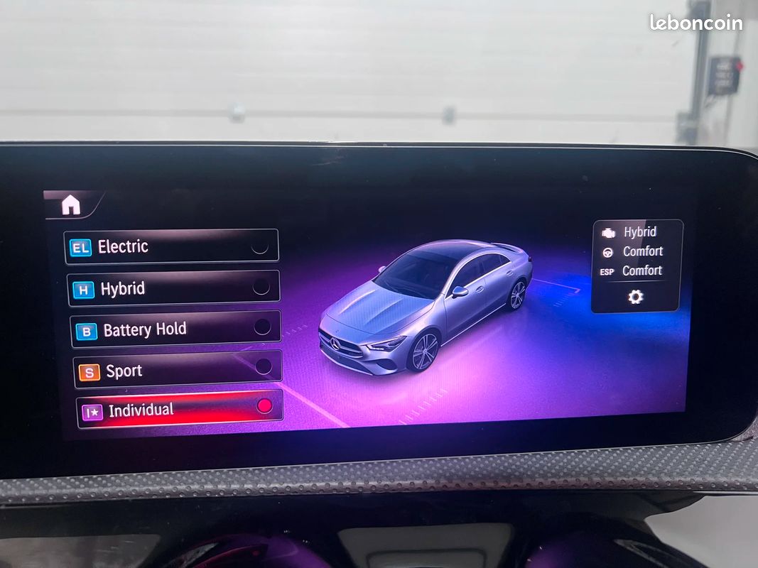 Mercedes-Benz CLASSE CLA 250e AMG Line - Suivi chez Mercedes - Full Options - Camera 360° - Carplay - Toit Ouvrant - Sieges avant Chauffants - Affichage tête haute (image 35)