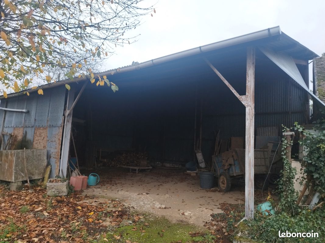 Terrain constructible avec hangar métallique · à Lorges · 33 000 €