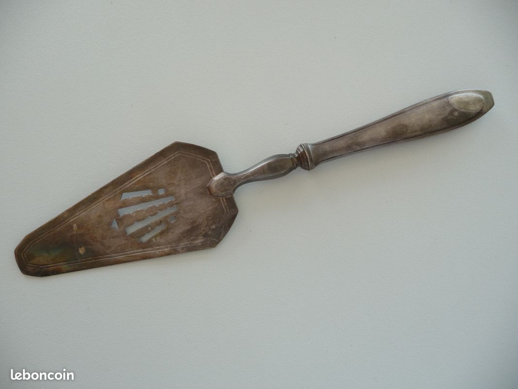 PELLE A TARTE Art Deco En Metal Argente De Francois Frionnet
