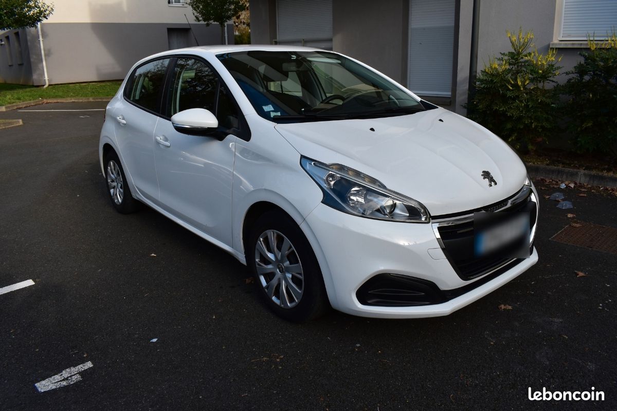 Peugeot 208 Active 1.6 BlueHDI 100ch (image 1)