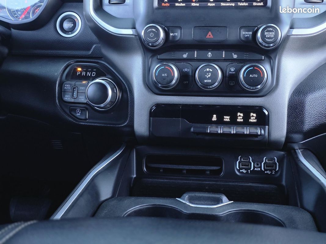 Dodge RAM 1500 Big Horn V8 5.7 HEMI 401 ch – 4x4 – Pack Night – CarPlay (image 15)