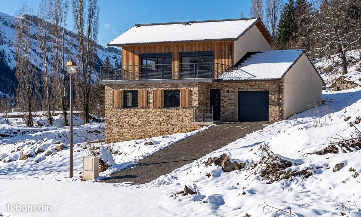 Maison 4 pièces 80 m² · à Égat · 80 m² · 295 600 €