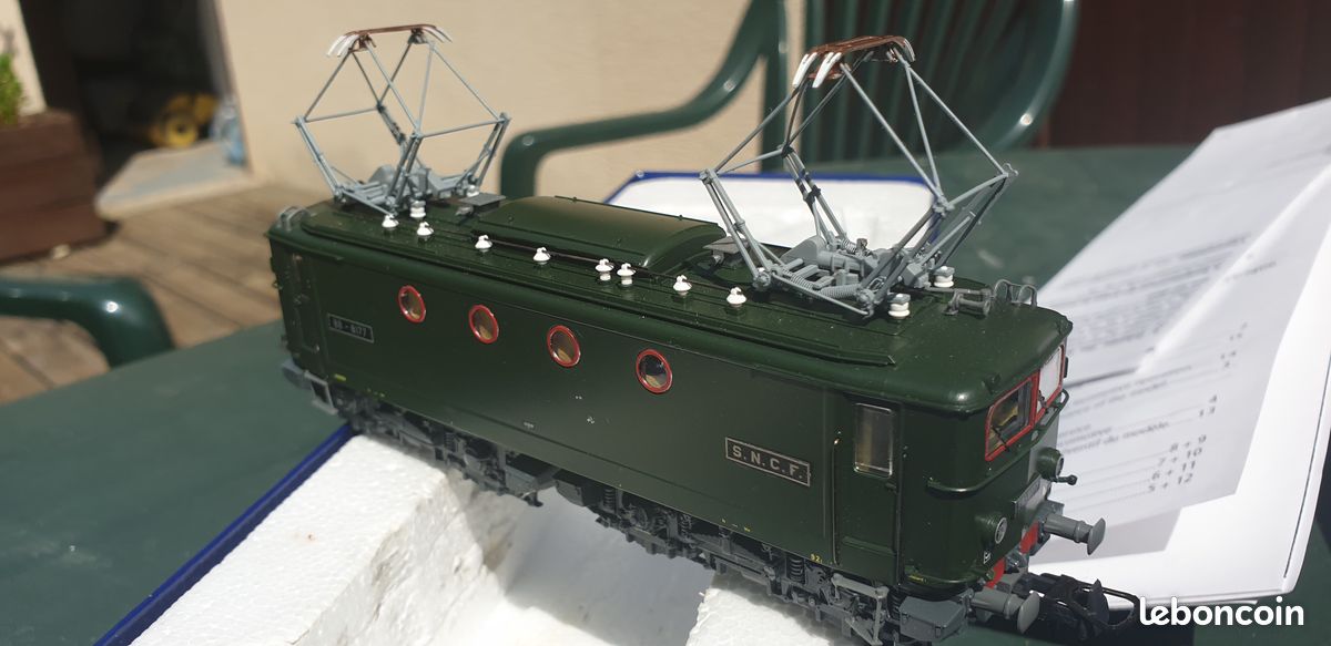 SNCF SUR CHASSIS Roco Locomotive Diesel Bb 67407 Caisse Jouef Ref 8539 SNCF SUR CHASSIS Roco Locomotive Diesel Bb 67407 Caisse Jouef Ref 8539
