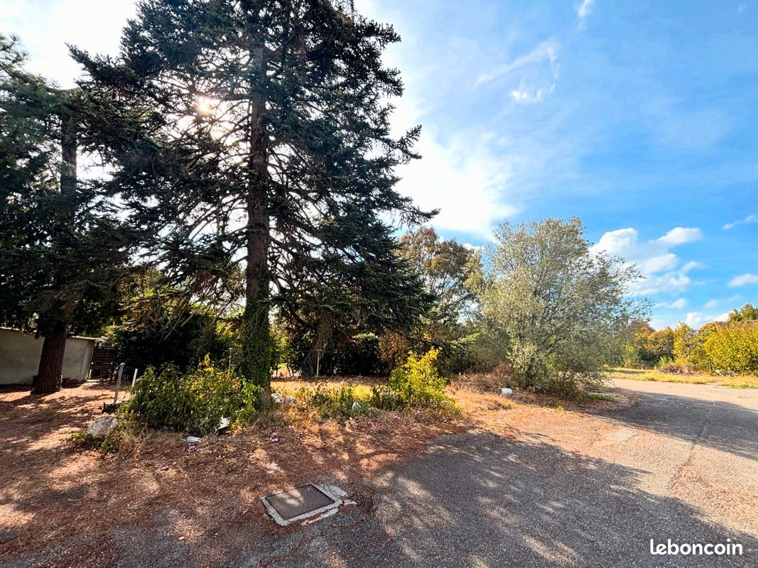Terrain 2279 m² · à Saint-Caprais-de-Bordeaux · 323 000 €